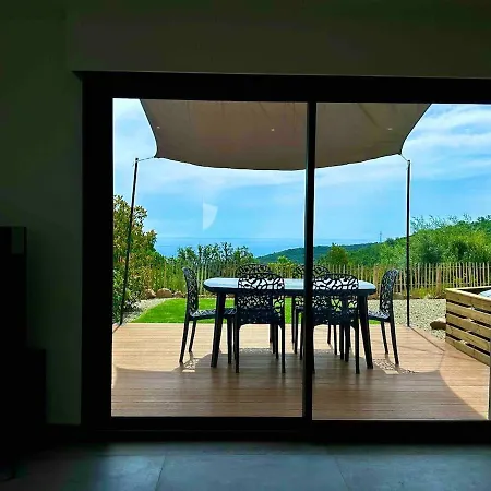 En Rez-de-chaussee De - Classification 3 Etoiles Appartement