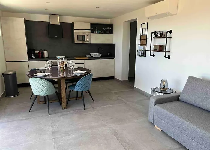 En Rez-de-chaussee De - Classification 3 Etoiles Appartement