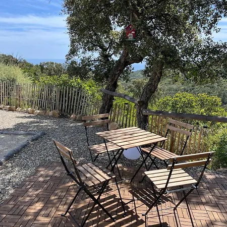 Apartment En Rez-de-chaussee De - Classification 3 Etoiles *