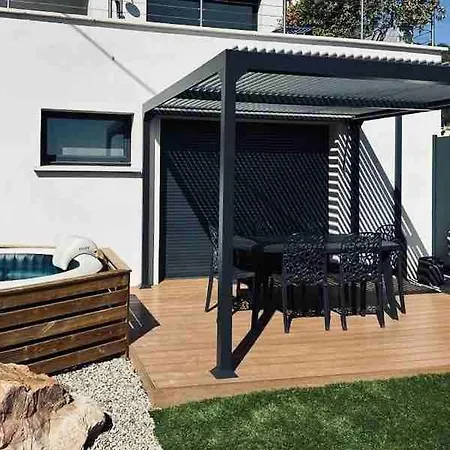Apartmán En Rez-de-chaussee De - Classification 3 Etoiles