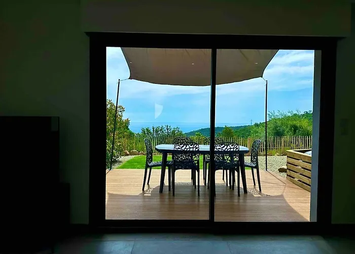 En Rez-de-chaussee De - Classification 3 Etoiles Apartment